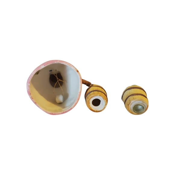 Vintage bisque bunny bell with hanging salt and pepper shakers - Picture 3 of 3